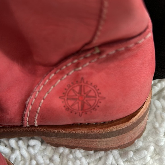 Soft Coral Leather Boots (Sahali) - Picture 2 of 5